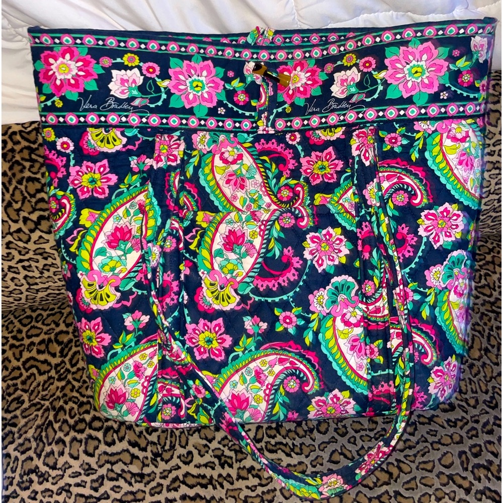 Vera Bradley tote bag in color Petal Paisley
